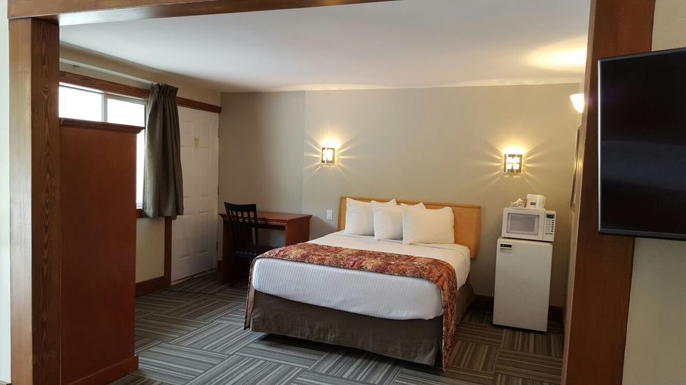Travelodge By Wyndham Golden Sportsman Lodge Экстерьер фото